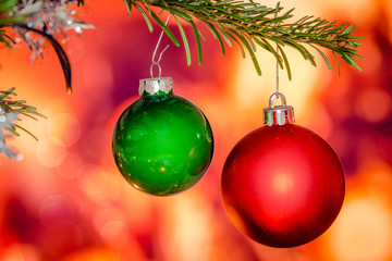Fototapeta premium Red and green xmas baubles