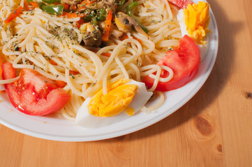Pasta with tomato, egg and vegetables