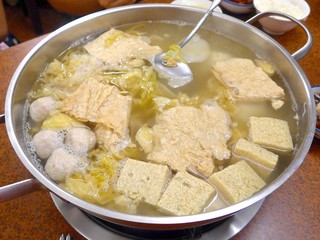 Streaky pork with pickled cabbage and meat balls hot pot