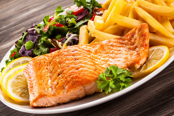 Fried salmon, chips and vegetables 