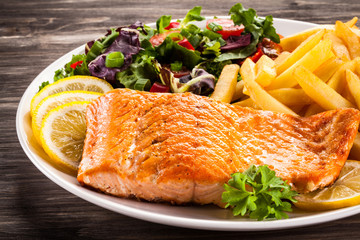 Fried salmon, chips and vegetables 