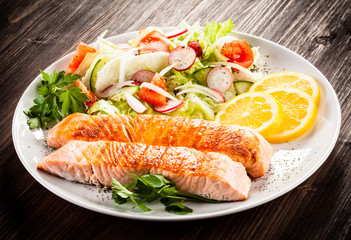 Grilled salmon and vegetables 