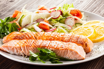 Grilled salmon and vegetables 