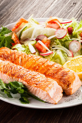 Grilled salmon and vegetables 