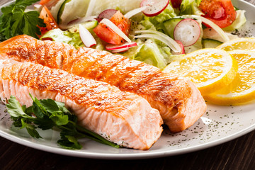 Grilled salmon and vegetables 