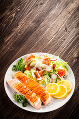 Grilled salmon and vegetables 