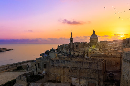 Valletta bei Sonnenaufgang
