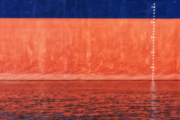 waterline scale numbers on ship