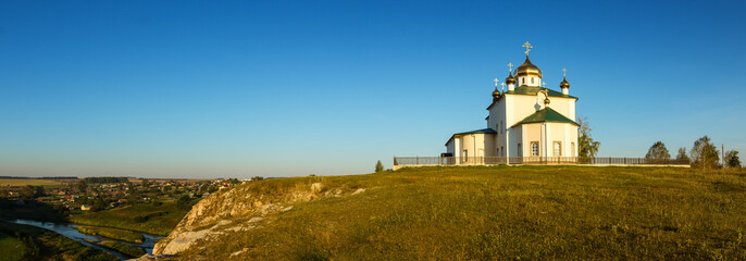 утренний пейзаж с Церковью Казанской Иконы Божией Матери, Россия, Урал, деревня Арамашево © 7ynp100