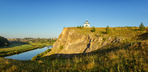 утренний пейзаж с Церковью Казанской Иконы Божией Матери, Россия, Урал, деревня Арамашево © 7ynp100