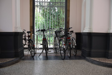 Fototapeta na wymiar Abgestellte Fahrräder