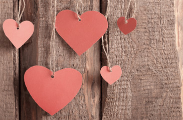 Fototapeta premium vintage red hearts on wooden background