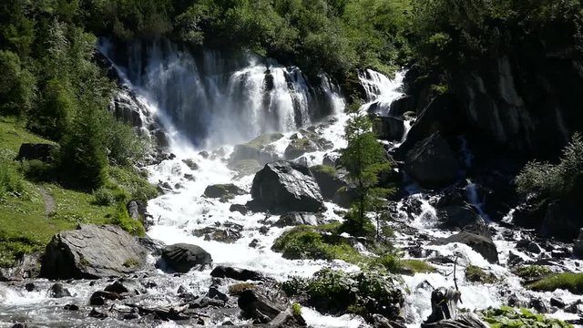 wasserfall / quelle simme, 7 brunnen, lenk, schweiz 