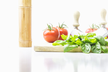 Italienische Tomate liebt Basilikum