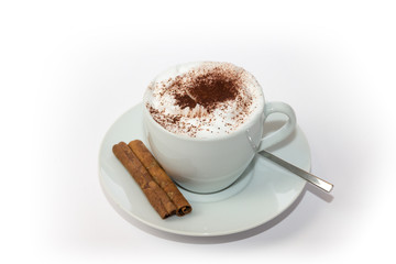 Cappuccino Tasse mit Milchschaum und Schokoladenpulver