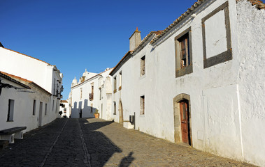 Fototapeta na wymiar Calle de Monsaraz, Alentejo, Portugal, sur de Europa
