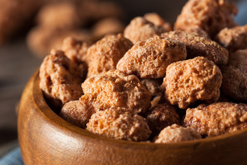 Homemade Sweet Cinnamon Coated Almonds