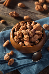 Homemade Sweet Cinnamon Coated Almonds