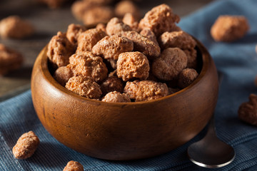 Homemade Sweet Cinnamon Coated Almonds