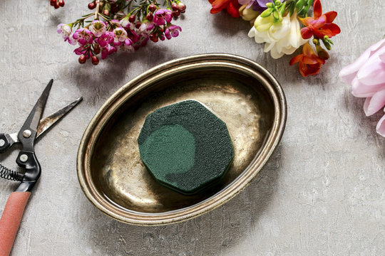 How to make floral arrangement with freesias, tulips and chamela