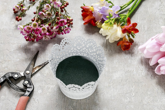 How to make floral arrangement with freesias, tulips and chamela