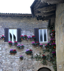 Fototapeta na wymiar Angolo di casa rurale ad Assisi, Italia