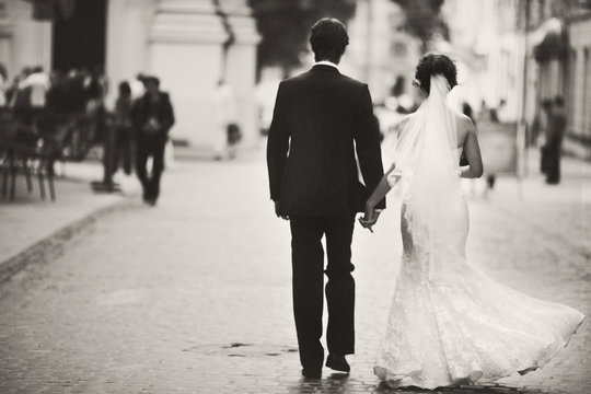 Black and white picture of newlyweds holding their hands tightly