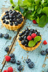 Cupcake with fresh blueberry and raspberry