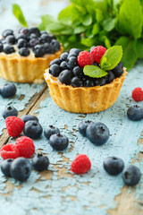 Cupcake with fresh blueberry and raspberry