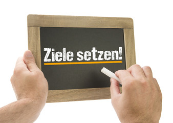 Hand schreibt Ziele setzen!