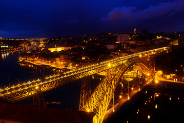 Fototapeta na wymiar old Porto at night, Portugal