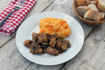 sauté de porc sauce champignons 09082016