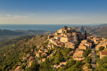 Obraz premium Evening sun on mountain village of Speloncato in Corsica