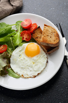 Eggs with vegetables salad