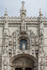 Fototapeta na wymiar Eingangs-Portal am Mosteiro dos Jerónimos, Lissabon