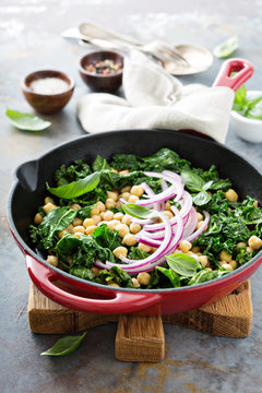 Sauteed kale with chickpeas and red onion