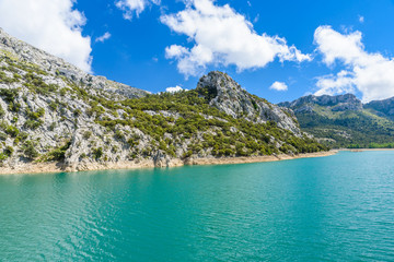 Obraz premium Gorg Blau Lake on Mallorca - beautiufl blue lagoon