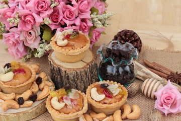 Mini almond nuts,fruit tart is delicious.