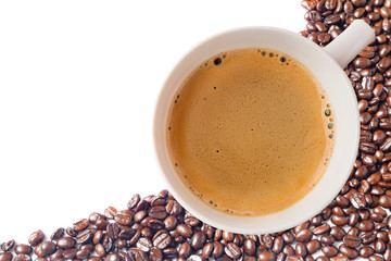 Hot coffee cup with clipping path and coffee beans top view on w