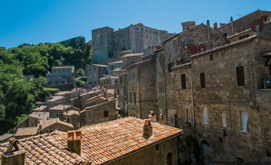 Beautiful view of rooftops in Sorano Tuscany - 117835484