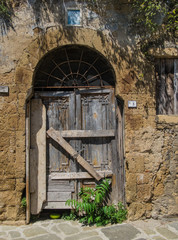 Old gate Sorano, Tuscany - 117836017