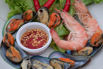 boiled shrimp and mussel dip sauce