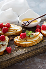Pear bruschetta with cream cheese and honey