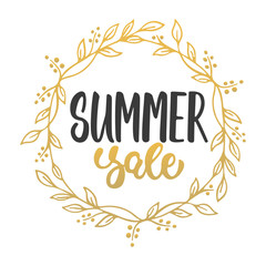 Obraz premium Summer sale - hand drawn lettering phrase isolated on the white background with golden wreath. Advertising template for banner, shop and store poster design and season flyers.