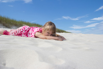 Fototapeta na wymiar child on the beautiful beach
