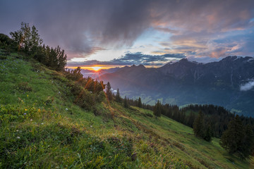 Fototapeta premium Sonnenuntergang in den Bergen
