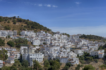 Fototapeta na wymiar hermoso pueblo blanco andaluz de la provincia de Málaga, Casares