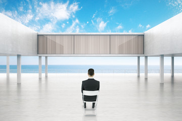 Obraz premium Businessman looking at concrete building