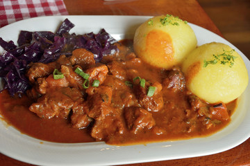 Thuringian Klosse dumplings with meat and red cabbage in Weimar.