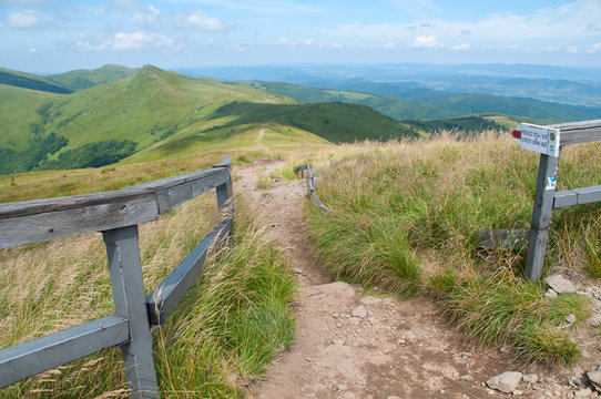 Widok z bieszczadzkiego szczytu Halicz.
